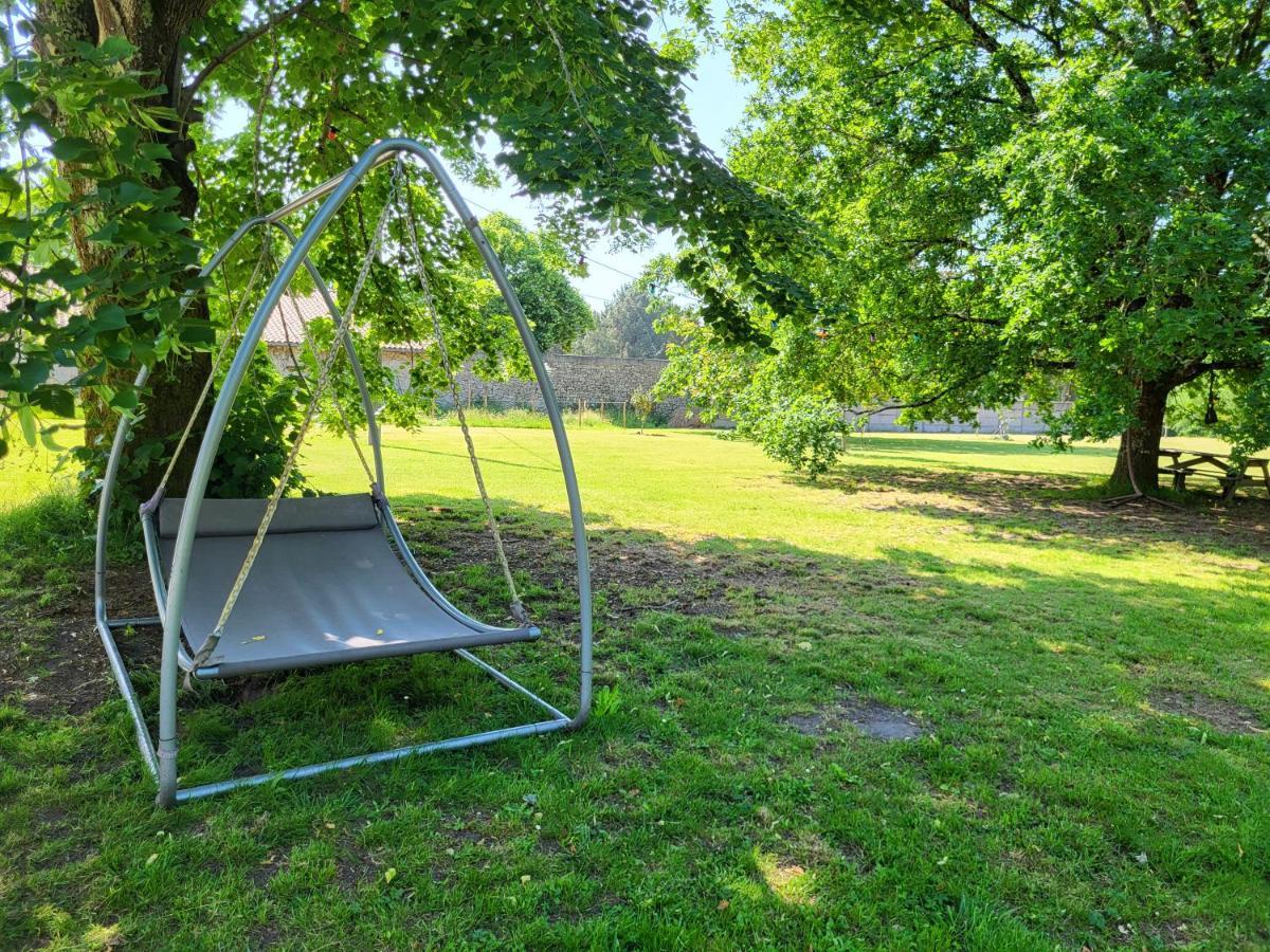 SaugonDomaine De La Sarrotte住宿加早餐旅馆 外观 照片